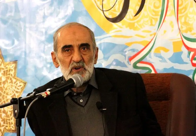 حملات تند شریعتمداری به نرگس محمدی /جایزه صلح نوبل همان نقش سفیده تخم‌مرغ در جمع‌آوری آشغال‌ها را دارد!