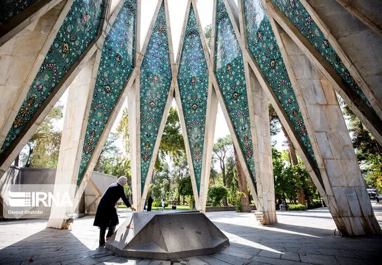 امام‌جمعه نیشابور: آرامگاه خیام به‌زودی تخلیه می‌شود! + فیلم