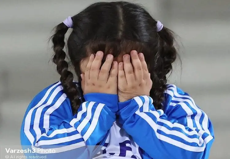 شباهت حرکات جواد نکونام و دخترش خبرساز شد
