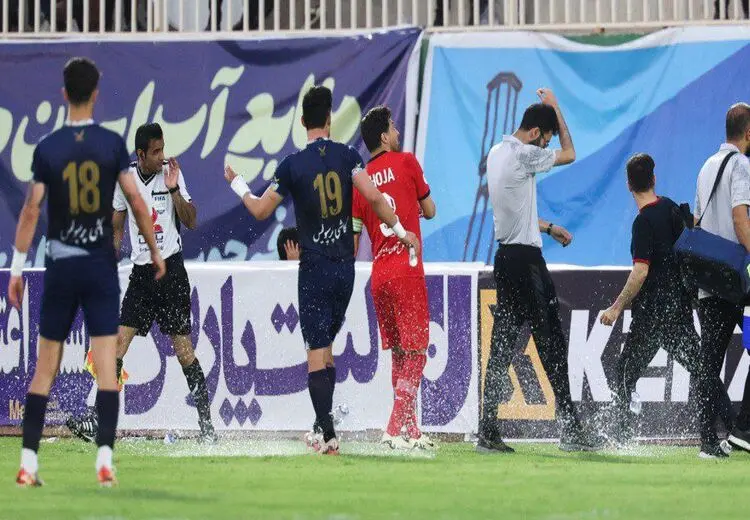 پاسخ تند اخباری به جنجال شجاع خلیل‌زاده!