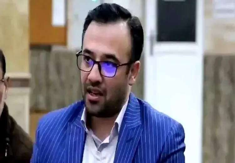 قاسم مکارم مشاور وزیر پیشین به حبس و انفصال از خدمت محکوم شد
