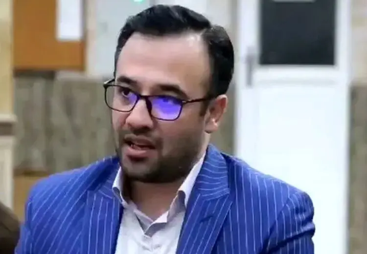 قاسم مکارم مشاور وزیر پیشین به حبس و انفصال از خدمت محکوم شد