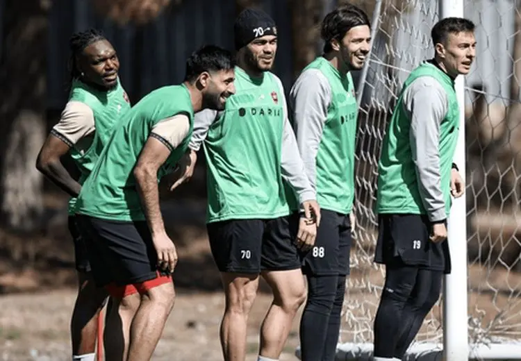 شایعه فسخ قرارداد بازیکنان خارجی پرسپولیس