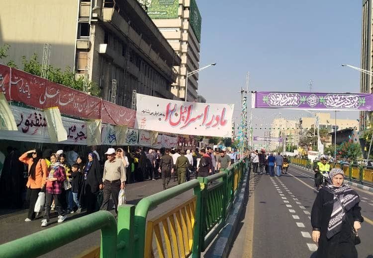 بنری که در جشن غدیر تهران جلب‌توجه کرد