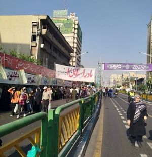 بنری که در جشن غدیر تهران جلب‌توجه کرد