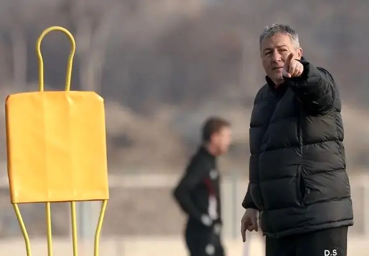 قدم‌زدن مرد کروات روی اعصاب فارس و کیهان!