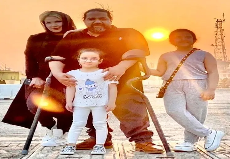 رضا صادقی و خانواده اش در یک قاب