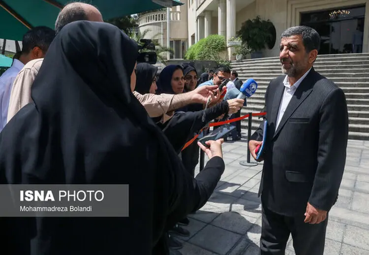 واکنش ضرغامی به ۲ برابر شدن ارز مسافرتی: بدون اطلاع وزارت گردشگری بوده 