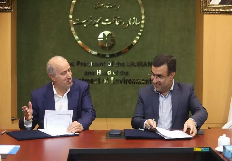 تجلیل رئیس سازمان حفاظت محیط زیست از تاج با اهدای تندیس یوز + عکس