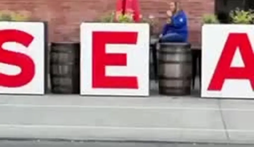 حذف پرچم ایران در نمایشگاه جام جهانی در سیاتل آمریکا!