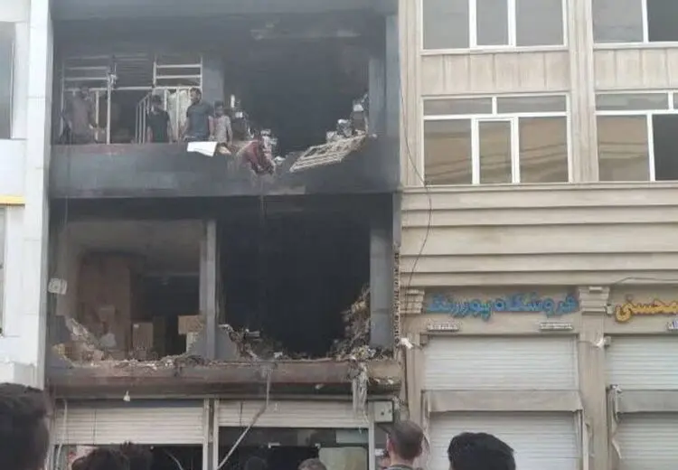 مهار آتش سوزی در بازار گناوه بعد از 4 ساعت