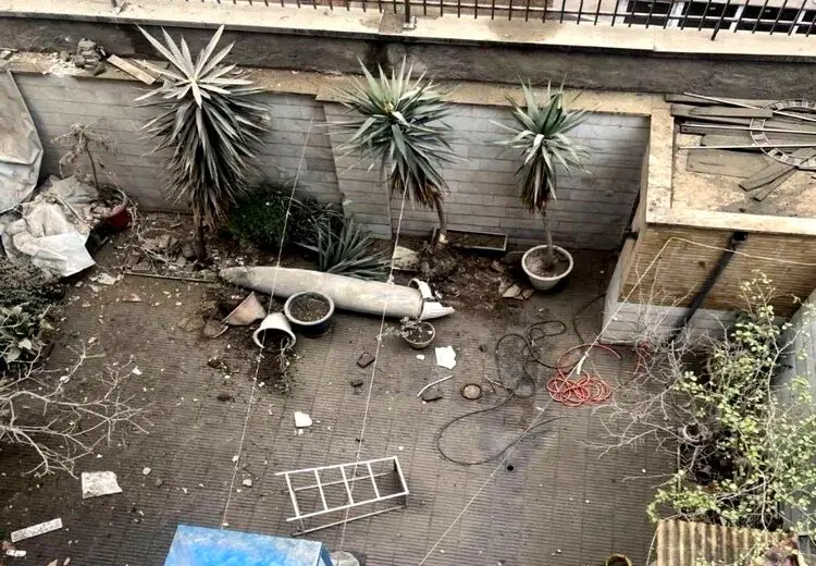 تصویری از موشک عمل‌نکرده در حیاط خانه مسکونی در تهران