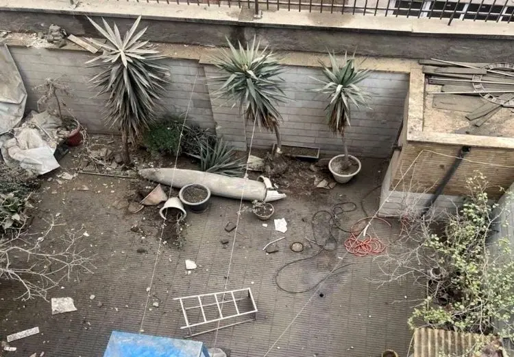 تصویری از موشک عمل‌نکرده در حیاط خانه مسکونی در تهران
