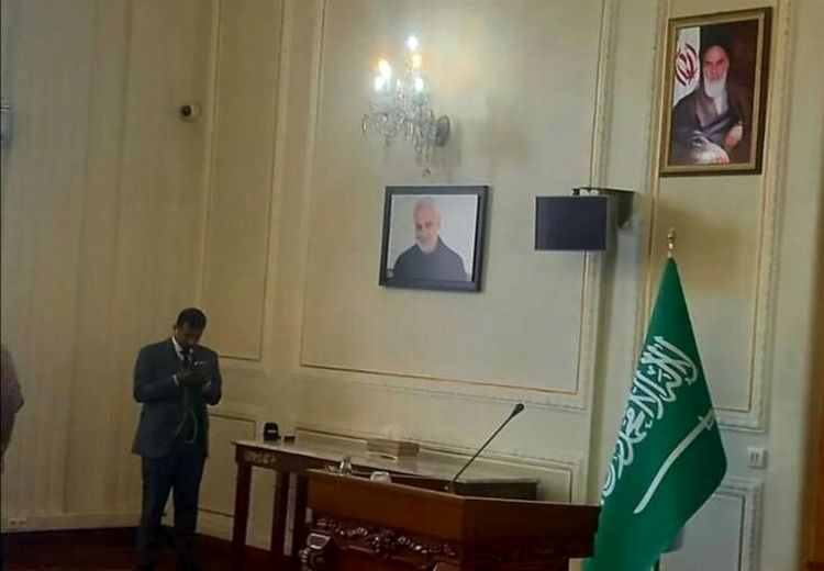 سالن نشست خبری وزیران خارجه ایران و عربستان چرا تغییر کرد؟ + عکس