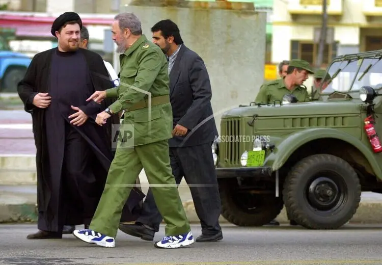 سید حسن خمینی در کنار فیدل کاسترو