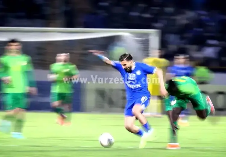 خرید استقلال به آب و آتش زد