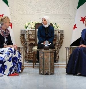  دیدار همسر جولانی با همسر فرمانده ارتش مرکزی آمریکا در دمشق

