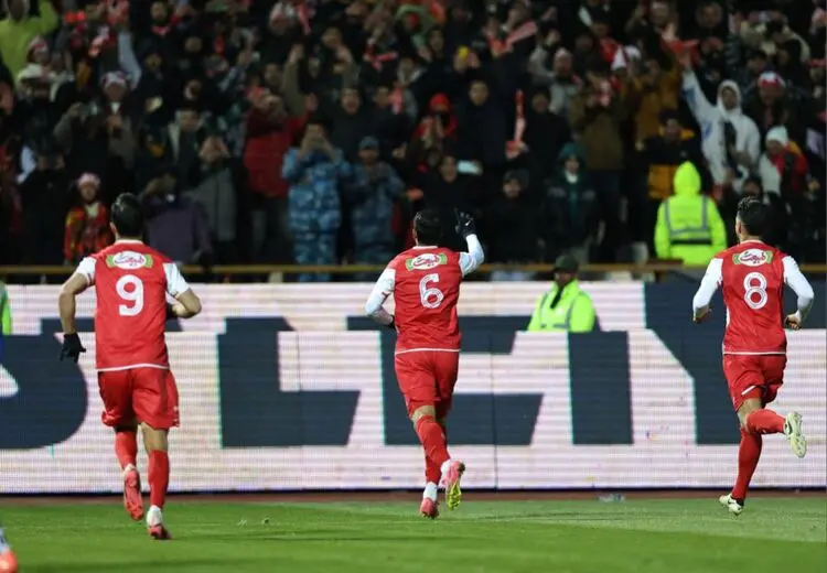 وقت کشی جنجالی بازیکنان پرسپولیس در دربی !