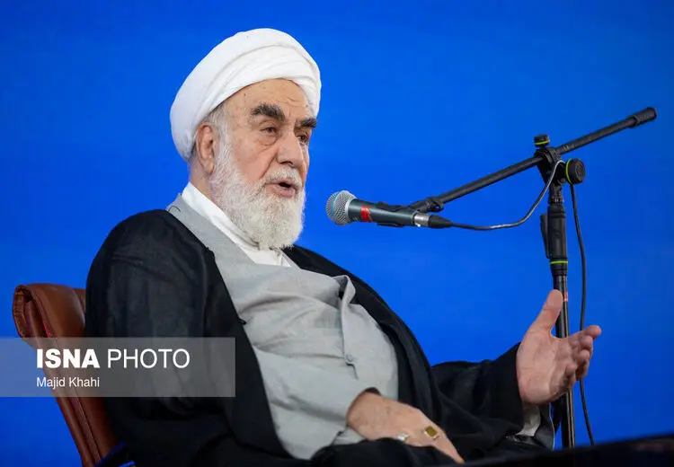 رئیس دفتر رهبری: برخی هستند که در بیت المال شنا می‌کنند