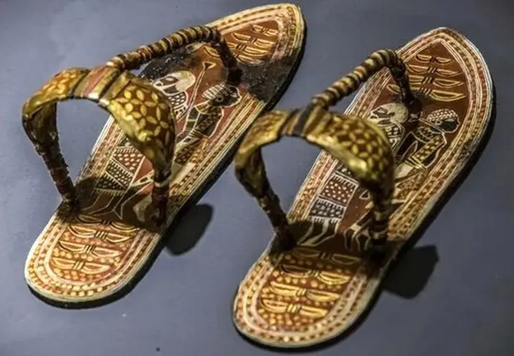 صندل‌هایی برای راه رفتن روی دشمنان!