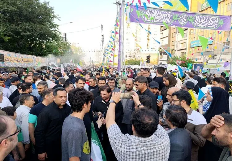 عکسی از دستیار رهبر انقلاب در تجمع تهران