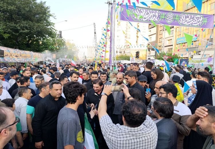 عکسی از دستیار رهبر انقلاب در تجمع تهران