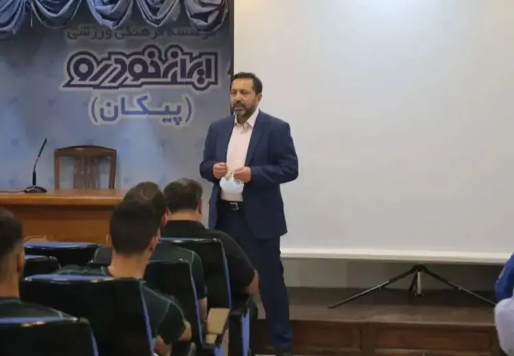مدیرروستا علیه آتیلا حجازی: از دوستان پدرت بپرس!