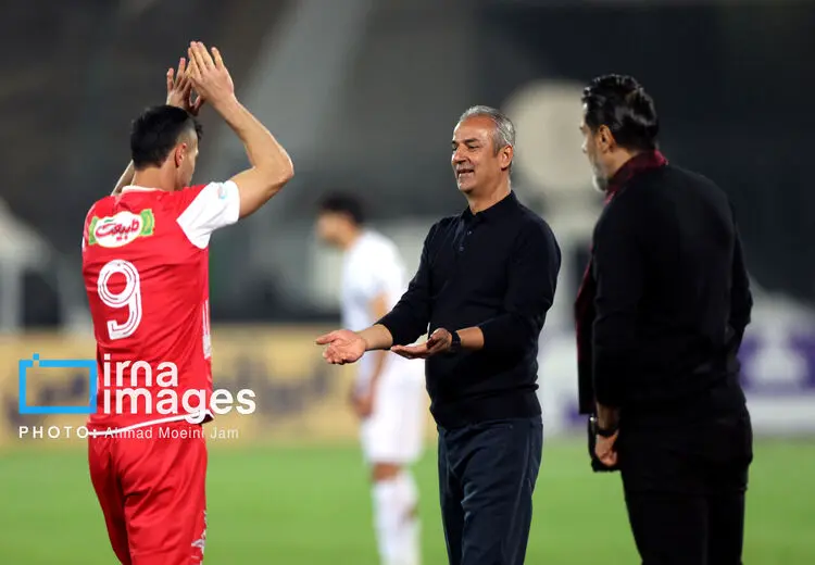 عیدی‌ کارتال به قرمزها/ پرسپولیس صدرنشین شد