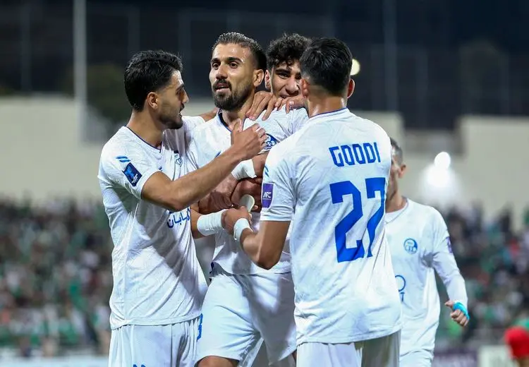 قدردانی زیبای مهران احمدی از پدر و مادر و همسرش پس از گل به الوحدات + عکس