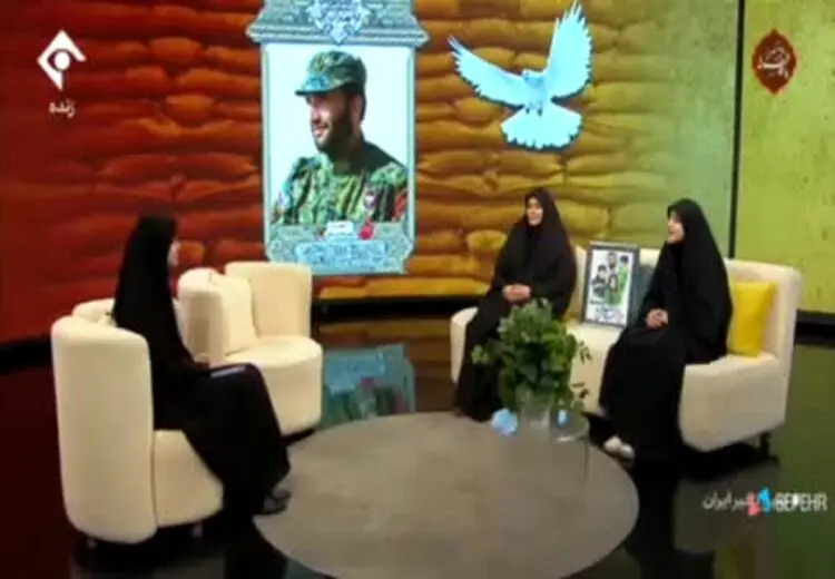  ماجرای درخواست عمامه صورتی از رهبر انقلاب توسط دختر شهید