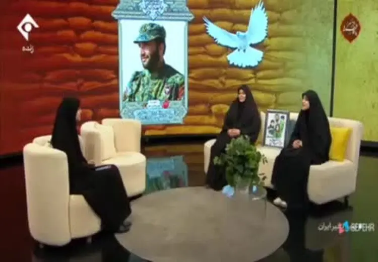  ماجرای درخواست عمامه صورتی از رهبر انقلاب توسط دختر شهید