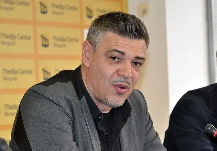 همبازی جواد نکونام، سرمربی نساجی شد