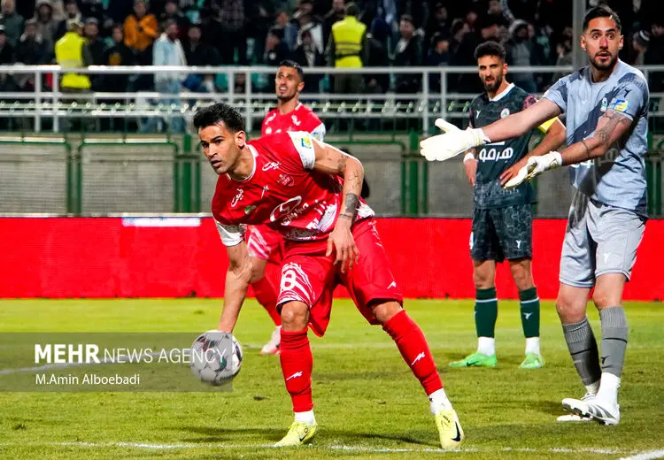 تصاویر دیدار ذوب آهن و پرسپولیس