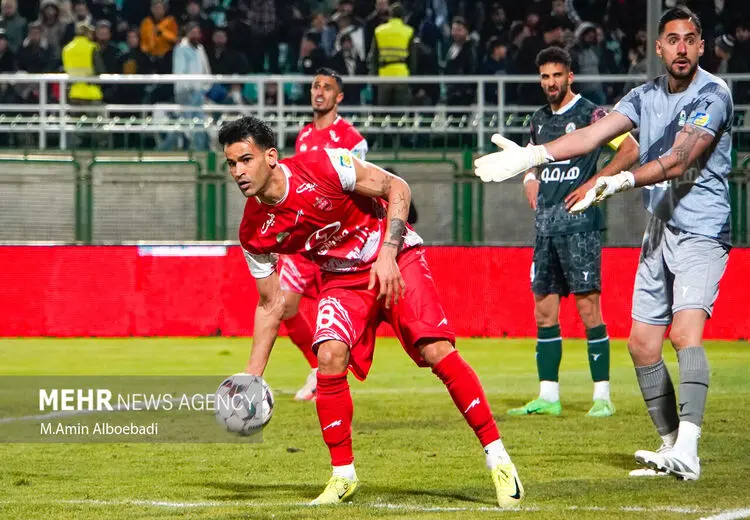 تصاویر دیدار ذوب آهن و پرسپولیس