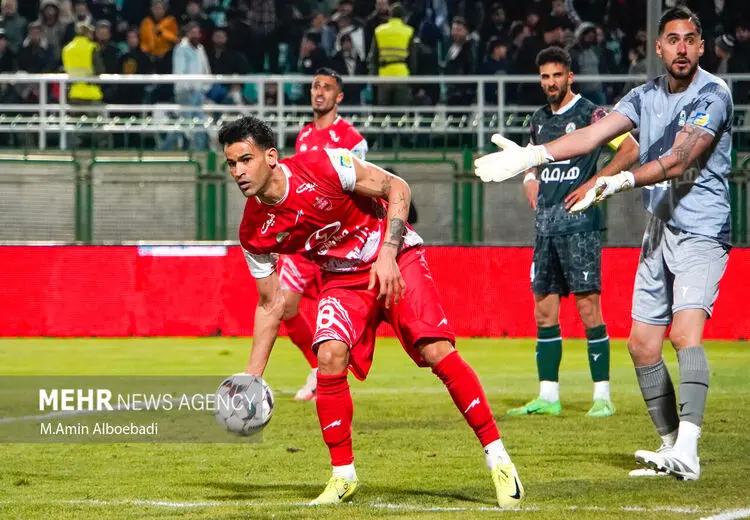 تصاویر دیدار ذوب آهن و پرسپولیس