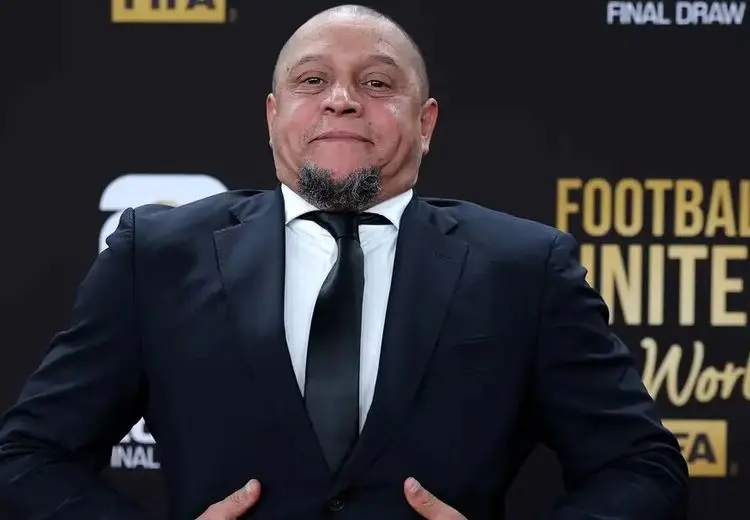 واکنش روبرتو کارلوس به شایعات؛ من سکته نکرده‌ام! + عکس