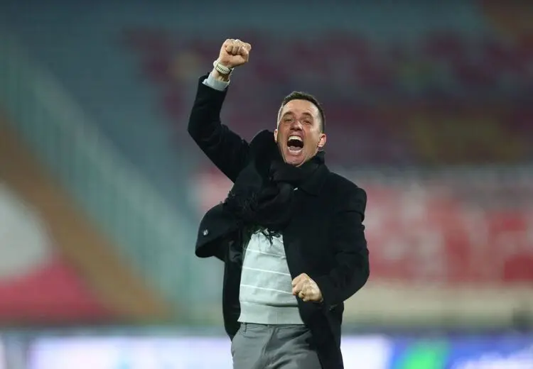 تیپ دختر سرمربی برزیلی با لباس پرسپولیس! + عکس