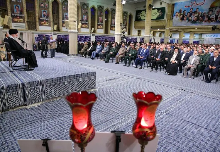 رهبر انقلاب: کشورهای اسلامی باید شریان‌های حیاتی رژیم صهیونیستی را قطع کنند