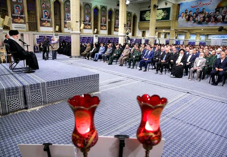 رهبر انقلاب: کشورهای اسلامی باید شریان‌های حیاتی رژیم صهیونیستی را قطع کنند