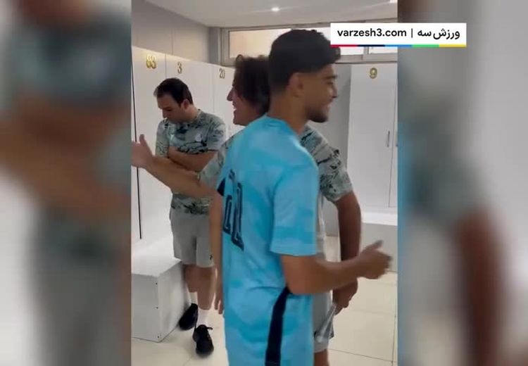 خوش و بش ساپینتو با بازیکنانش