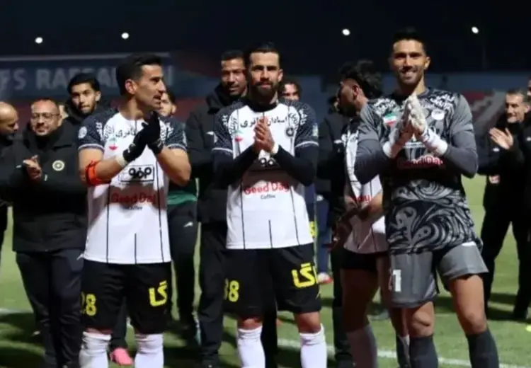 سیدحسین جایزه کلین‌شیت را از پسرش گرفت! + عکس