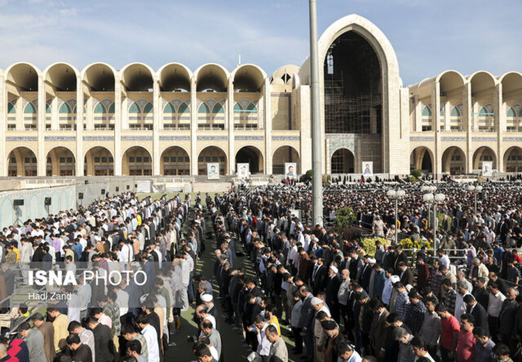  آماده سازی مصلای امام خمینی برای نماز عید فطر