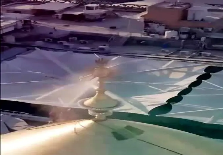 شستشوی گنبد بارگاه حضرت علی (ع)

