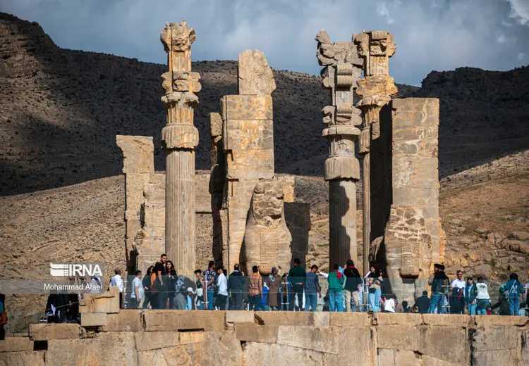برگزاری کنسرت علیرضا قربانی در فاصله ۵۰ متری تخت جمشید!