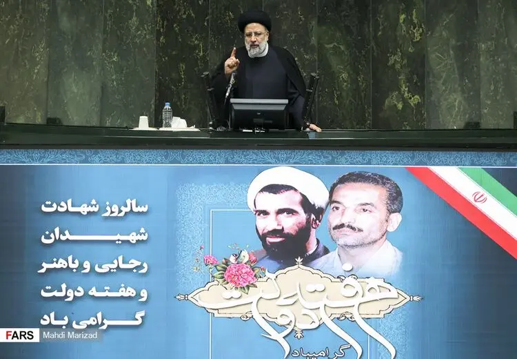 رئیسی: مگر من و قالیباف چند سالمان بود که او لشگر اداره می‌کرد و من دادستان استان بودم
