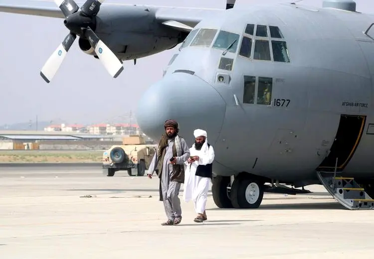 طالبان در فرودگاه