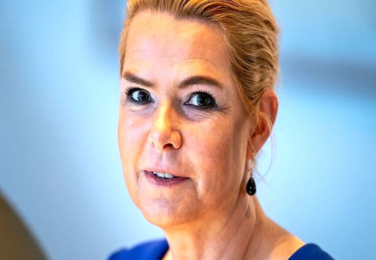 محاکمه وزیر پیشین مهاجرت دانمارک به اتهام جدا کردن زوج‌های پناهجو
