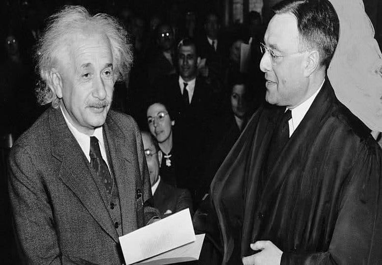 دست‌نوشته‌های اینشتین درباره نظریه نسبیت چند فروش رفت؟