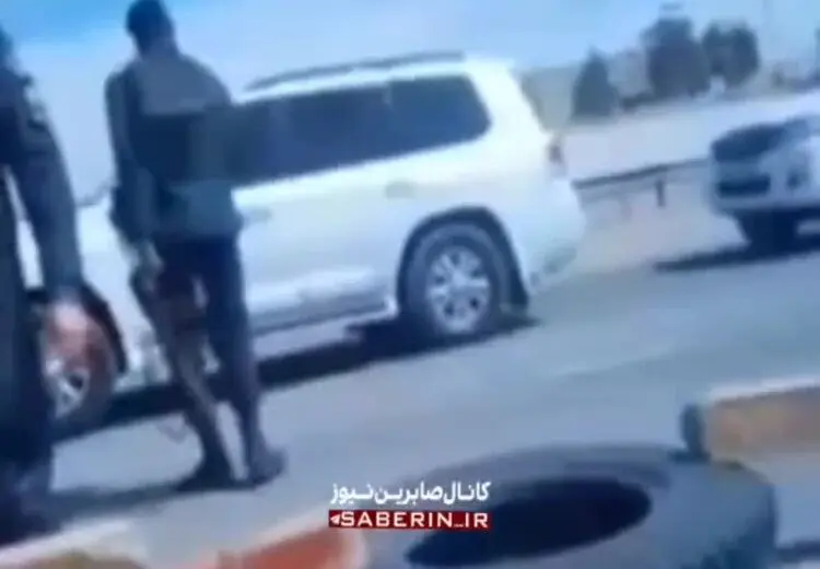  ویدیوئی از لحظه توقیف خودروی حامل فرزندان مولوی عبدالحمید