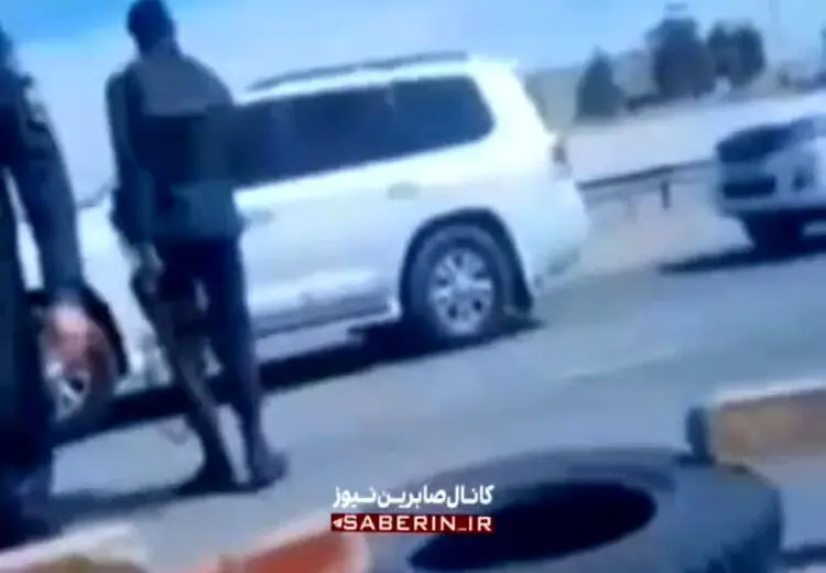  ویدیوئی از لحظه توقیف خودروی حامل فرزندان مولوی عبدالحمید